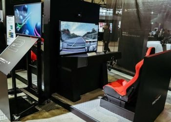 SHARP telah menyempurnakan desainnya dengan tampilan kamera yang terintegrasi untuk meningkatkan upaya pencegahan keselamatan pengemudi.