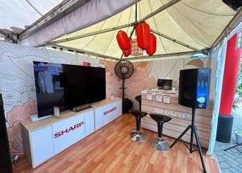 Sudut pada booth Sharp yang menampilkan produk audio dan video Sharp