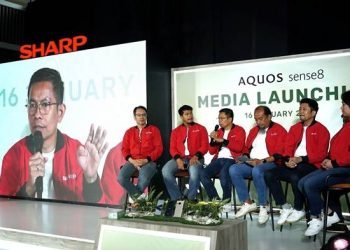 Ardy, Head Of Auvi Product Strategy, Pt Sharp Electronics Indonesia Sedang Menjelaskan Pertanyaan Yang Ditanyakan Media