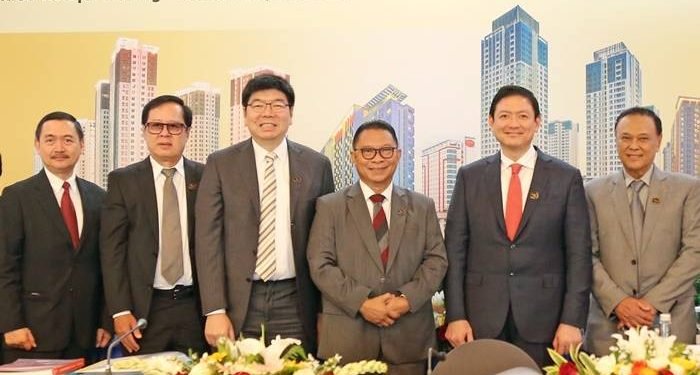 Jajaran Direksi Dan Komisaris Pt Summarecon Agung Tbk Berfoto Bersama Usai Rapat Umum Pemegang Saham Tahunan Tahun Buku 2024 (2)