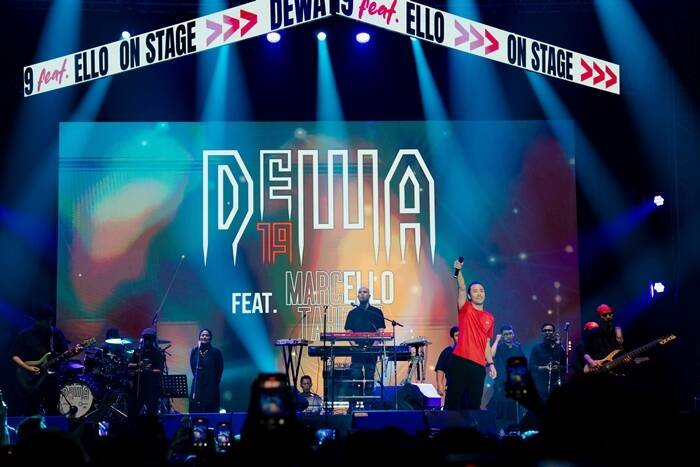 Konser musik dari dewa 19 feat. ello