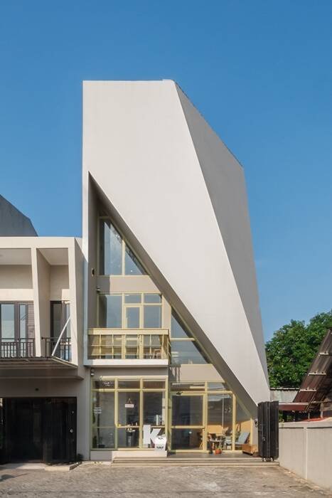 141025 DELUTI0N KARA FACADE (DAY) AL