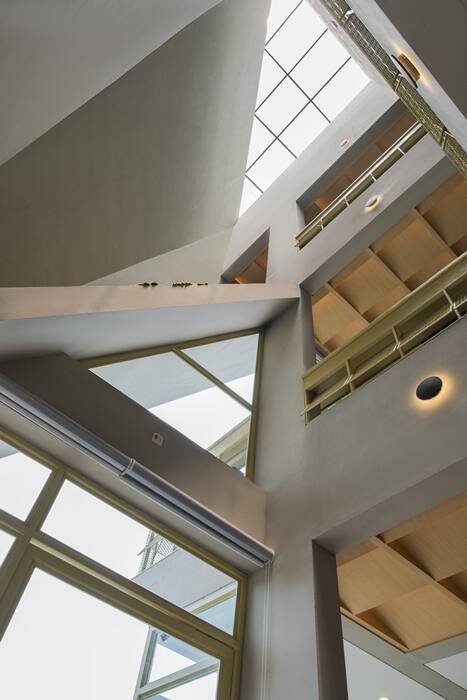 201025 DELUTI0N KARA VOID FOTO 5 AL