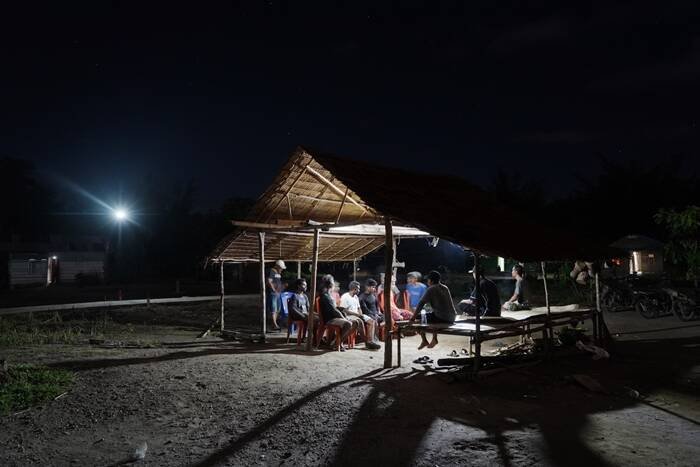 3. Signify menjangkau masyarakat pulau Buru melalui inisiatif Kampung Terang Hemat Energi