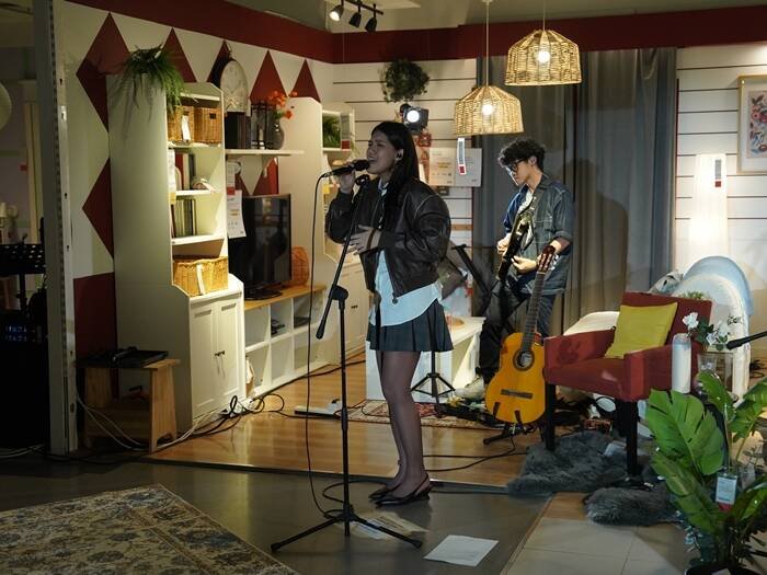 Foto 1a Monita Tahalea pada Sesi Dengar Live Home Concert di IKEA Alam Sutera