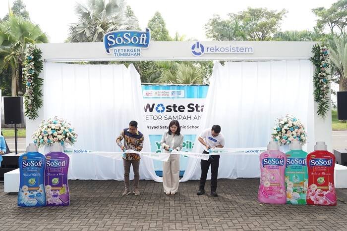 Momen Peresmian Rekosistem X SoSoft Waste Station di kompleks Sekolah Al Irsyad Satya Kota Baru Parahyangan (KBP), Padalarang, Kabupaten Bandung Barat