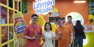 [Ki Ka] Brian Hartono Senior Product Manager Beverage WINGS, Tissa Biani Brand Ambassador Teh Lemon Madu, Joshua Gunawan, Head of Ready to Drink Beverage WINGS Food,