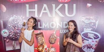 Naomi Zaskia Bersama Mulyarasti Soehoed, Head of Marketing Glico WINGS, Perkenalkan HAKU Almond Classic Deluxe dalam Kampanye Stay Zen Bareng HAKU