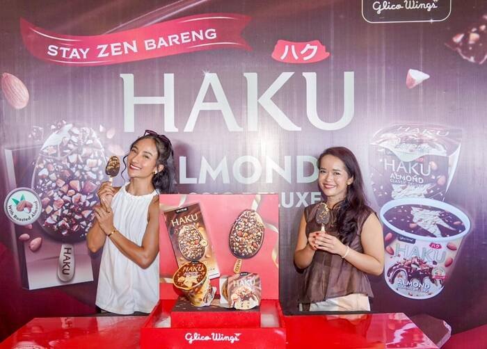 Naomi Zaskia Bersama Mulyarasti Soehoed, Head of Marketing Glico WINGS, Perkenalkan HAKU Almond Classic Deluxe dalam Kampanye Stay Zen Bareng HAKU