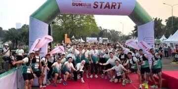 014 Foto 1 Sharp Manajemen berfoto bersama seluruh peserta Sharp Run For The Future