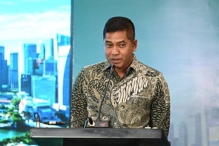 Datuk Bernard Francis Group Chief Executive Officer TransNusa